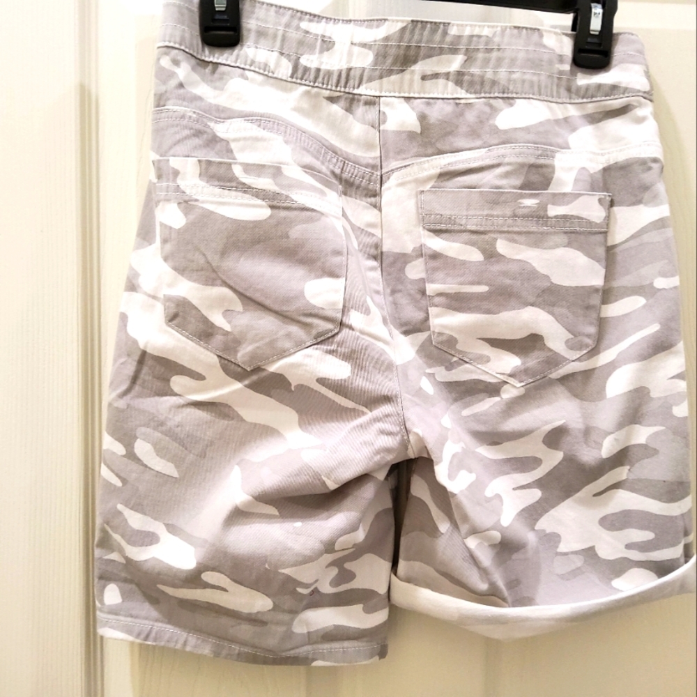 Democracy cuff denim short. Grey Camo sz 2